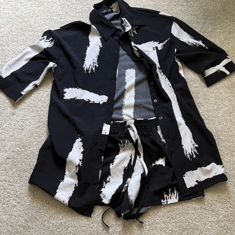 Stylish 2pc Black and White short set